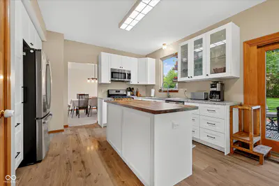 6758 Loretta Court, Avon - 8