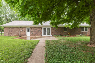 703 Hillcrest Drive, Greenwood - 40