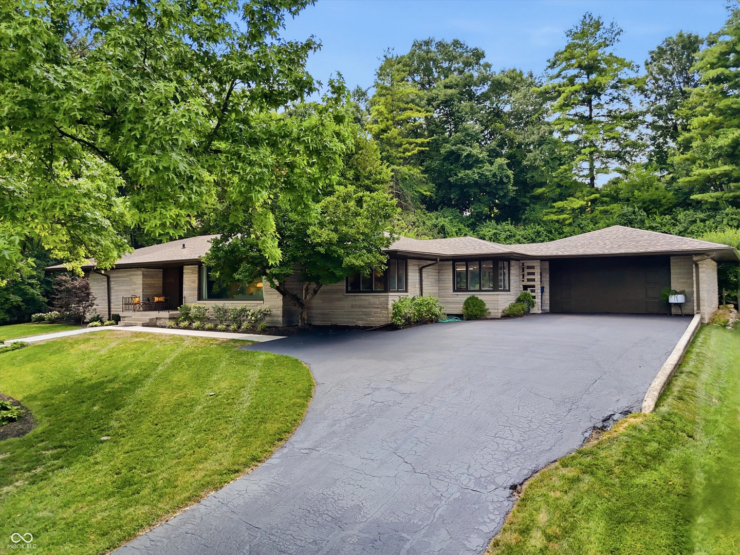 6976 Washington Boulevard, Indianapolis