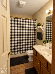 876 S Home Avenue, Franklin - 22