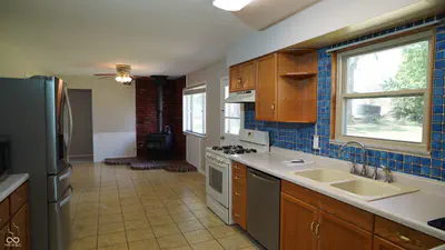 16122 Southeastern Parkway, Fortville - 6