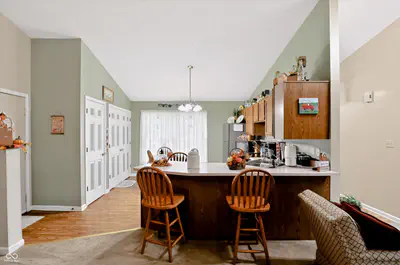 5311 300, New Palestine - 13