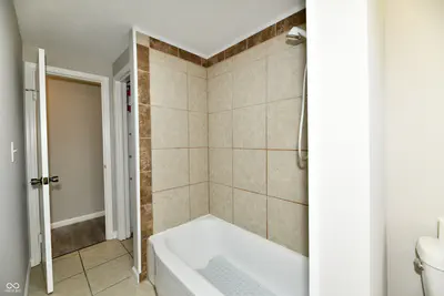 1075 600, Greenfield - 18