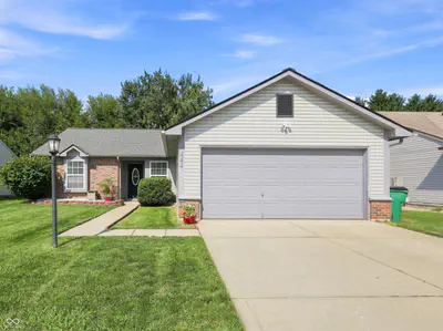 444 E Pine Ridge Drive, Westfield - 2