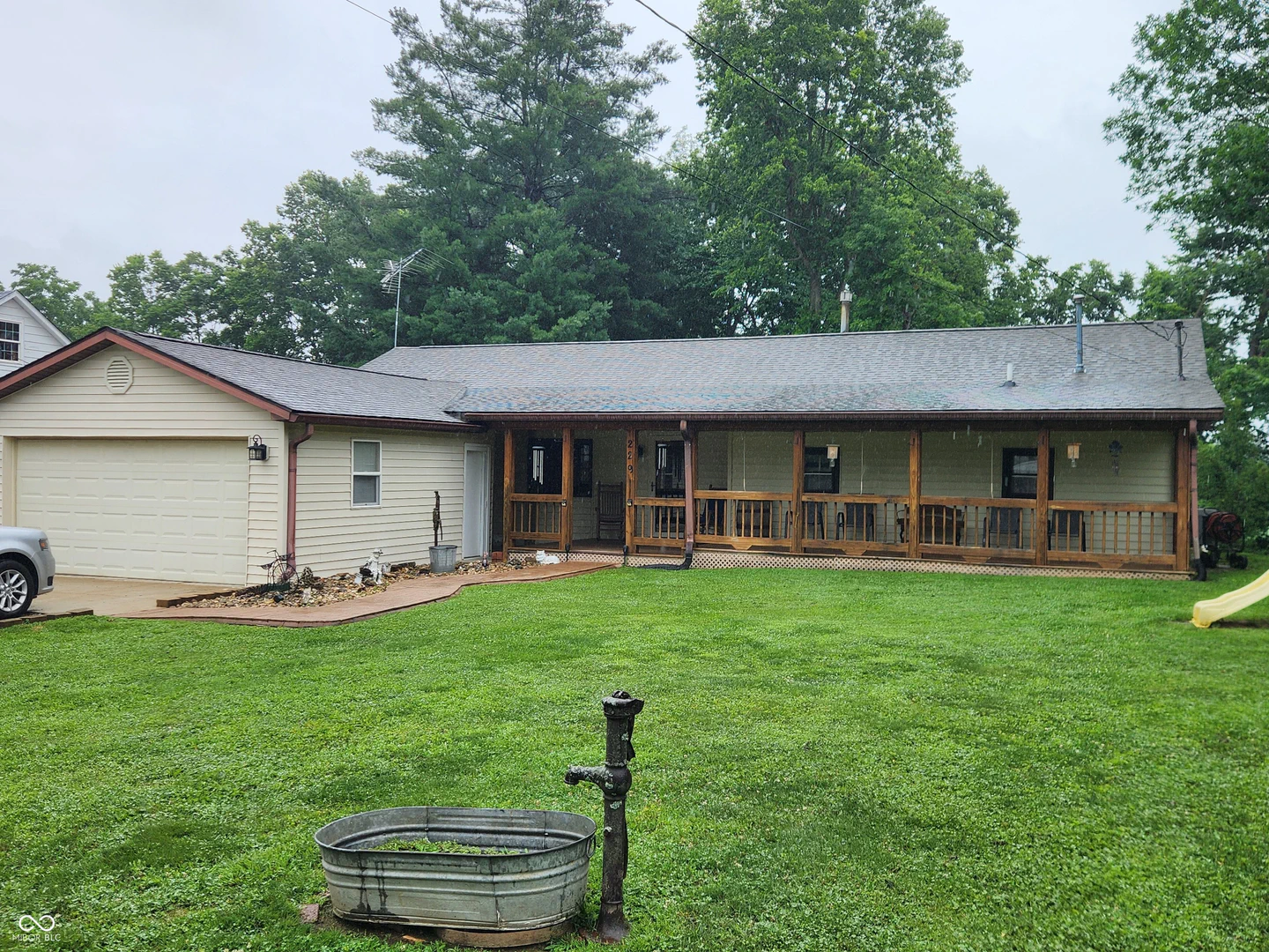 229 East, Morgantown
