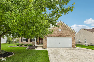 7974 Cobblesprings Drive, Avon - 2