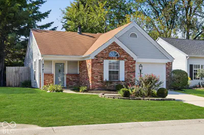 9741 Roxbury Drive, Fishers - 2