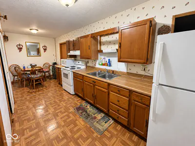 5498 Main Street, Avon - 6