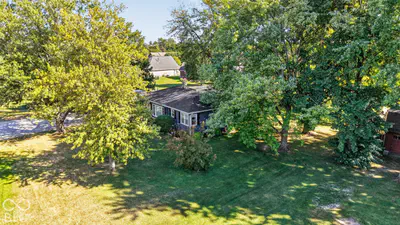 6205 300 S Road, New Palestine - 31