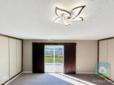 627 Derek Lane, Trafalgar - 23