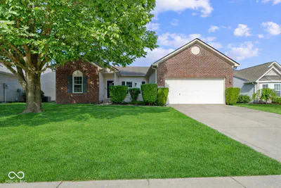 8778 Deer Crossing Boulevard, McCordsville - 2