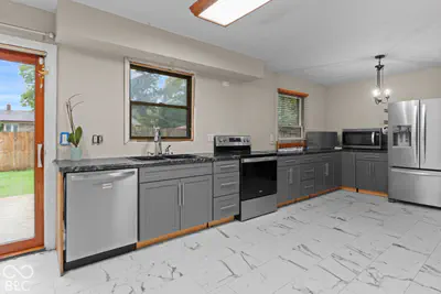 621 Pioneer Drive, Indianapolis - 10
