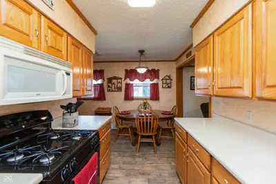 831 North Drive, Seymour - 10