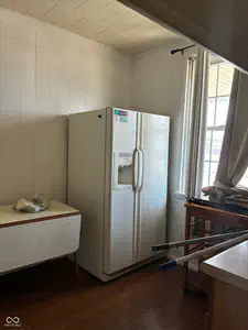135 Wabash, Peru - 12