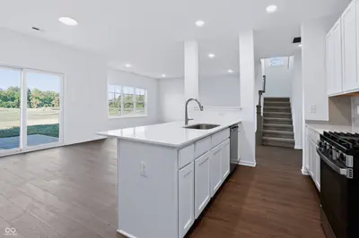 8689 Meadowlands Court, Plainfield - 3