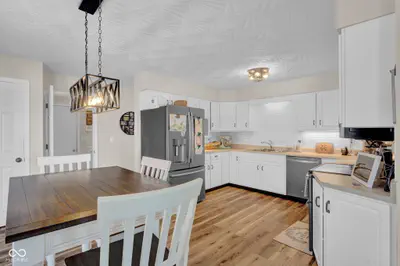 8816 Rainier Road, Seymour - 12