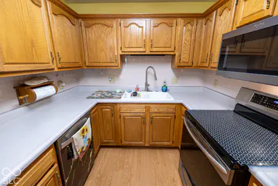 554 Cresthaven Drive, Indianapolis - 39