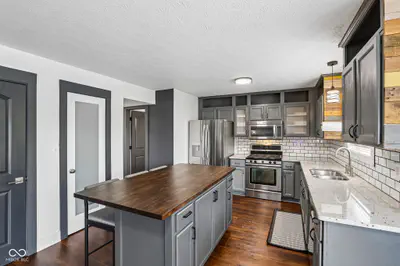 7974 Cobblesprings Drive, Avon - 10