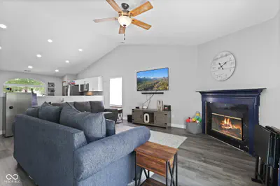 6677 Wimbledon Drive, Zionsville - 2
