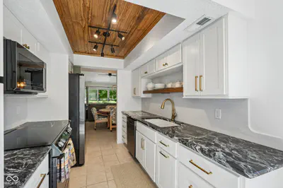 9105 Greenridge Lane, Bloomington - 17