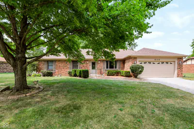 620 Ashbourne Lane, Greenwood