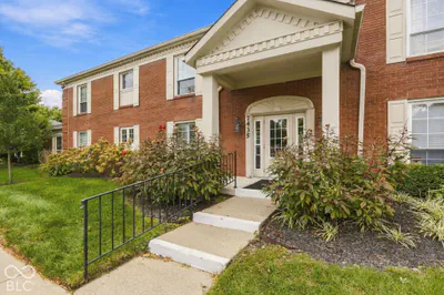 7435 Lions Head #C, Indianapolis