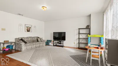 1124 E McClarnon Drive, Greenfield - 22
