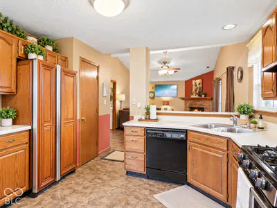218 Lake Point Lane S, Greenwood - 10