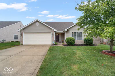 8140 Burnett Boulevard, Avon