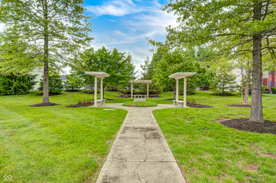 7851 Friends Creek, Avon - 34