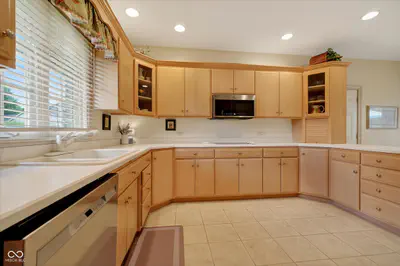 6132 Fox Court, Pendleton - 11