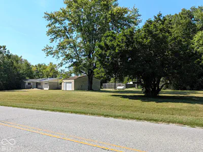 8611 700, Fountaintown - 2