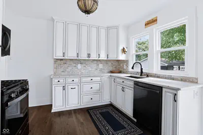 551 E Adams Street, Franklin - 8