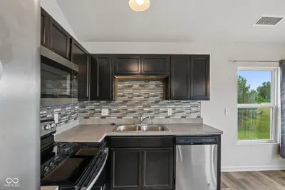 12035 Zircon Lane, Fishers - 11