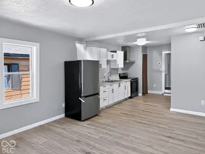 818 W Laurel Street, Seymour - 2