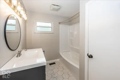 5625 950, Zionsville - 22
