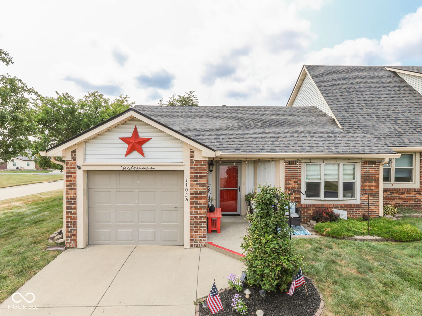 1102 Paradise Court, Greenwood