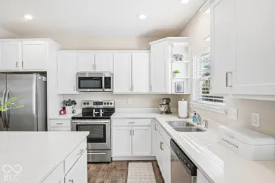 8591 Hollyhock Grove, Avon - 16