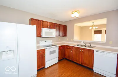4537 Connaught East Drive, Plainfield - 9