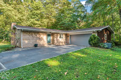 1042 Farmington Drive, Crawfordsville - 2
