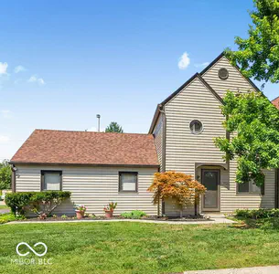 5924 Highgate Circle E, Indianapolis