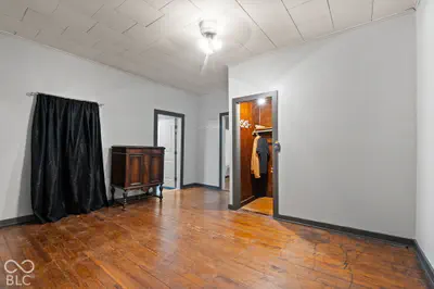 410 Main Street, English - 11