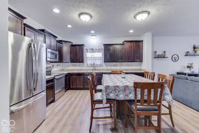 4715 Ventura Boulevard, Plainfield - 16