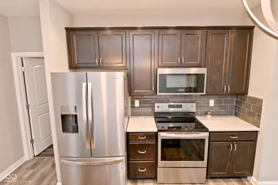 9170 Hedley Way E, Avon - 7