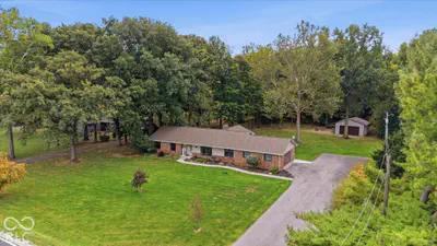 7721 200 Road, New Palestine - 37
