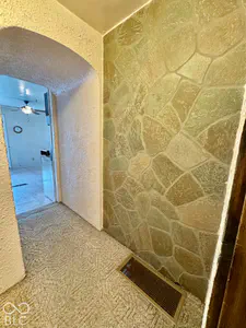 327 W 5th, Peru - 26