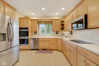 6132 Fox Court, Pendleton - 9