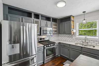 7974 Cobblesprings Drive, Avon - 13