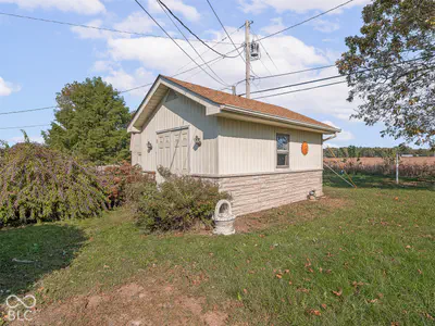 9008 Carriage Lane, Pendleton - 34