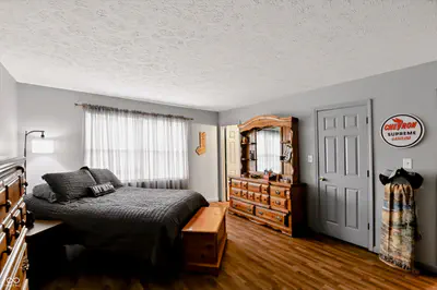 5311 300, New Palestine - 22